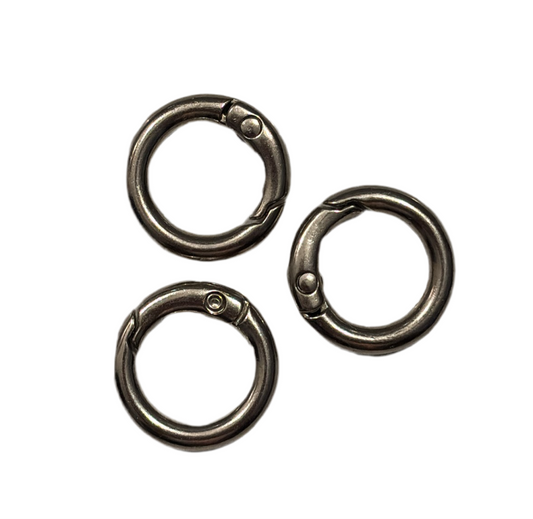 Round silver carabiner